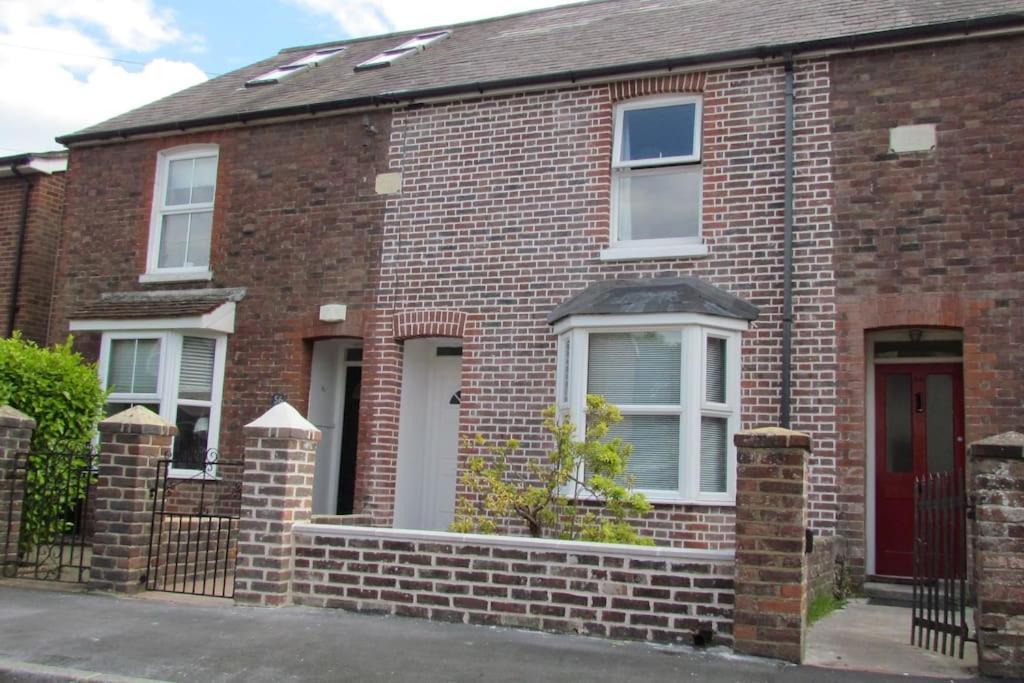 Welcoming Cottage In Chichester Near City Centre Экстерьер фото