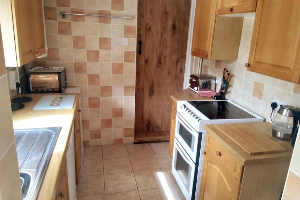 Welcoming Cottage In Chichester Near City Centre Экстерьер фото
