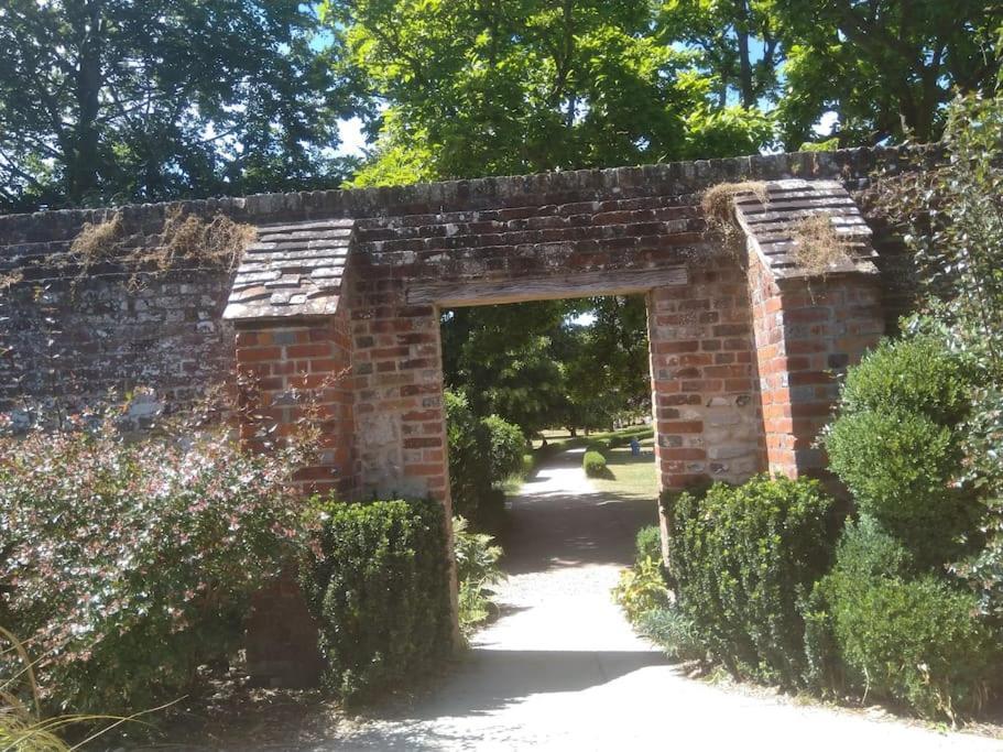 Welcoming Cottage In Chichester Near City Centre Экстерьер фото