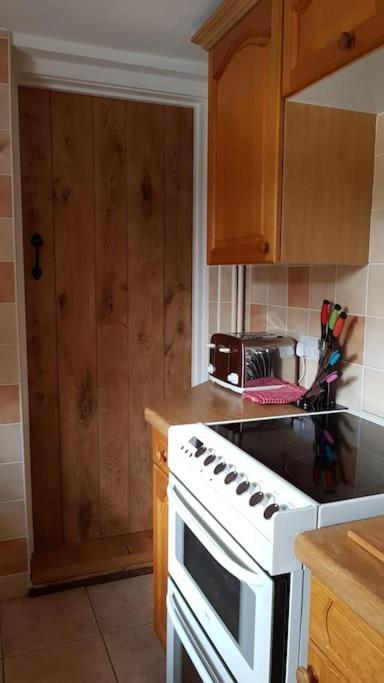 Welcoming Cottage In Chichester Near City Centre Экстерьер фото